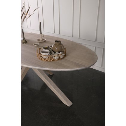 Alcor Soft Oval Dining Table
