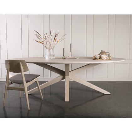 Alcor Soft Oval Dining Table