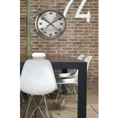 Maxie au Wall Clock