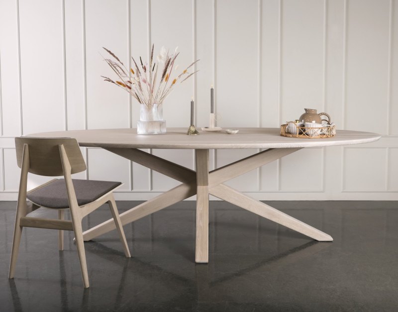 Alcor Soft Oval Dining Table  1